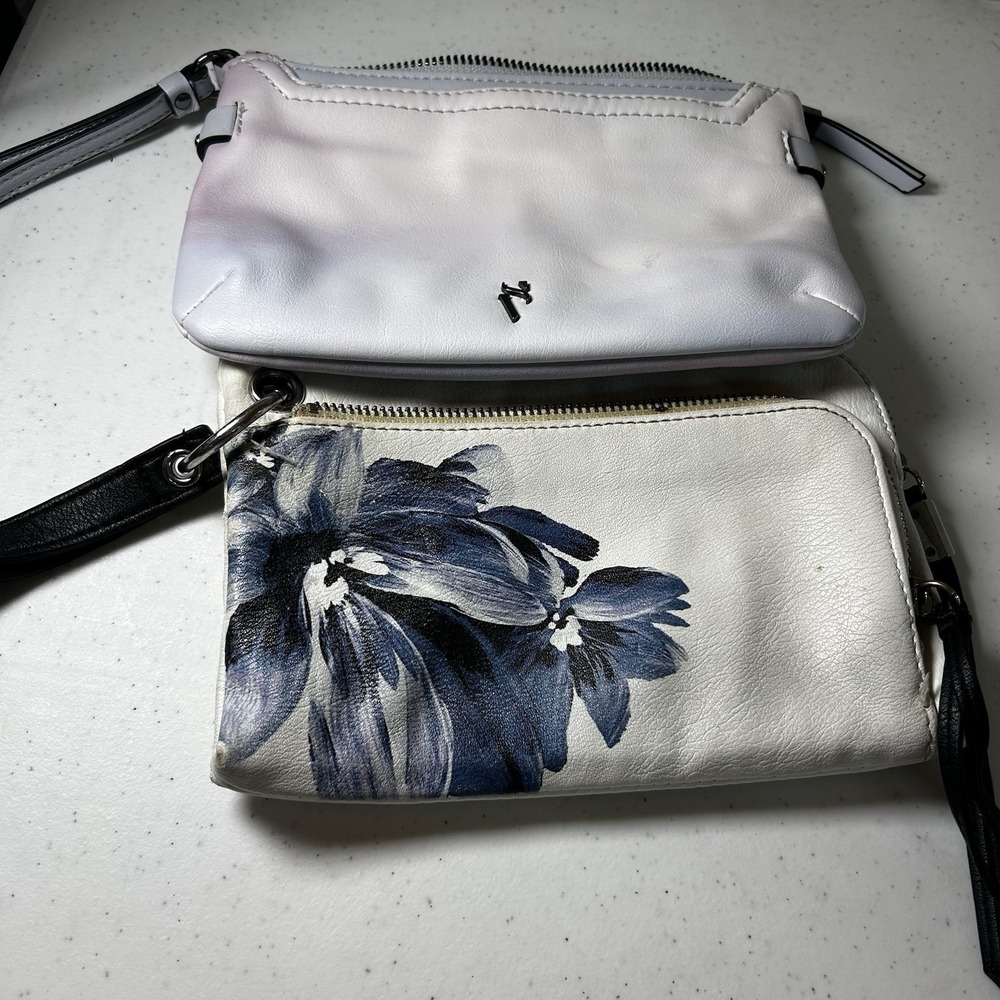Simply Vera Vera Wang‎ Wristlet Purse Ombré Lavender Floral Set Of 2